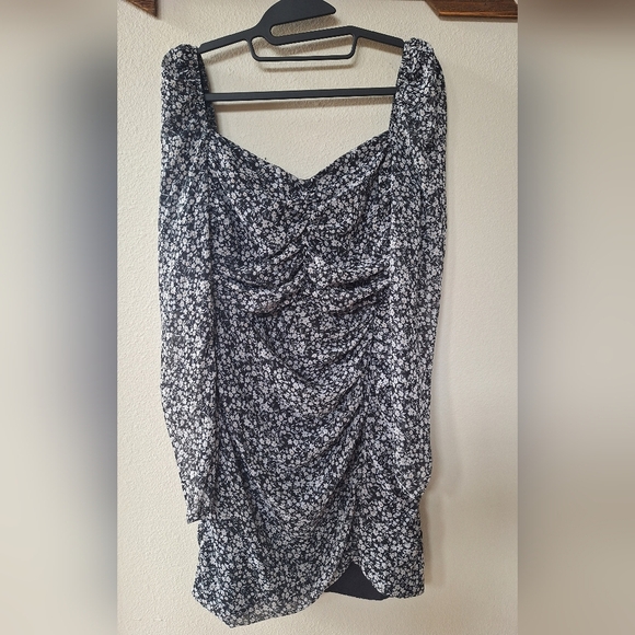 Astr The Label Ruched Long Sleeve Black & White Floral Mini Dress Womens Size M - Picture 4 of 9